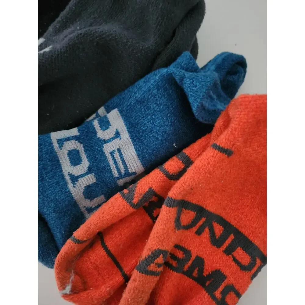 Under Armour pairs youth